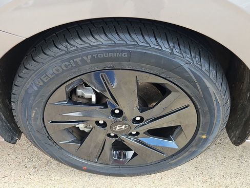 Used 2023 Hyundai Elantra SEL image 10