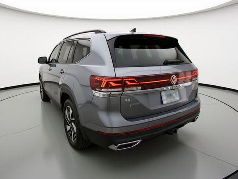 Used 2025 Volkswagen Atlas SE image 6