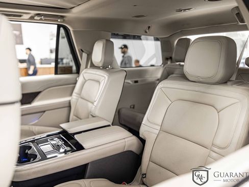 Used 2021 Lincoln Navigator Reserve w/ Luxury Package AWD/4WD image 32