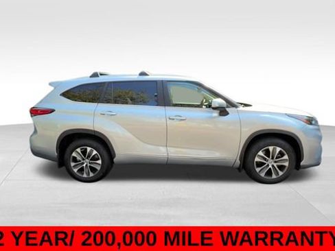 Used 2023 Toyota Highlander XLE AWD/4WD image 10
