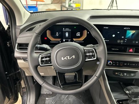 New 2026 Kia Carnival EX FWD image 16