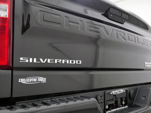 Used 2019 Chevrolet Silverado 1500 High Country w/ Technology Package AWD/4WD image 9