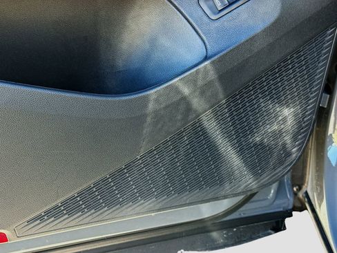 Used 2025 Volkswagen Atlas Cross Sport SE image 23