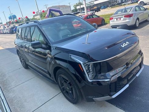 Certified 2024 Kia EV9 GT-Line AWD/4WD image 3