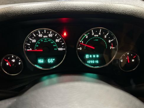Used 2012 Jeep Wrangler Unlimited Sahara AWD/4WD image 16