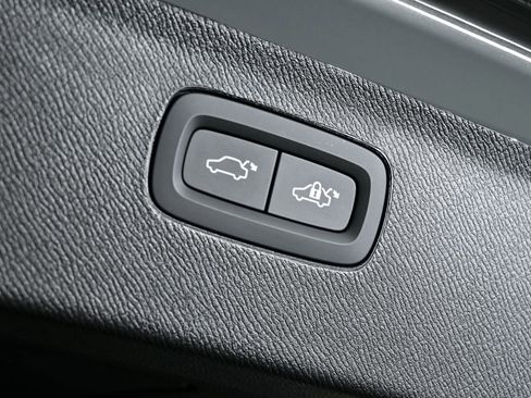 New 2026 Volvo XC90 B6 Plus w/ Protection Package Premier image 34