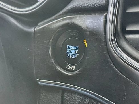 Used 2018 Jeep Grand Cherokee Limited RWD image 27