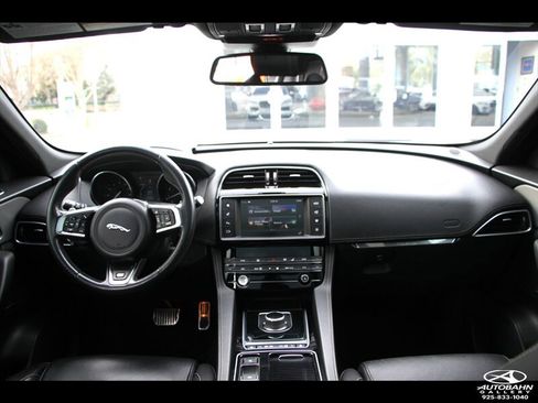 Used 2018 Jaguar F-PACE S AWD/4WD image 39