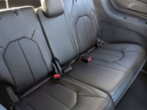 New 2026 Chrysler Pacifica Select image 24