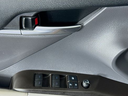 Used 2021 Toyota Camry SE FWD image 21