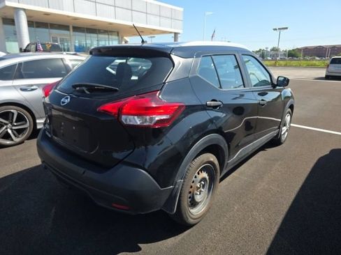 Used 2018 Nissan Kicks S FWD image 4