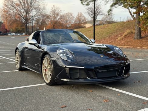 Used 2019 Porsche 911 image 17