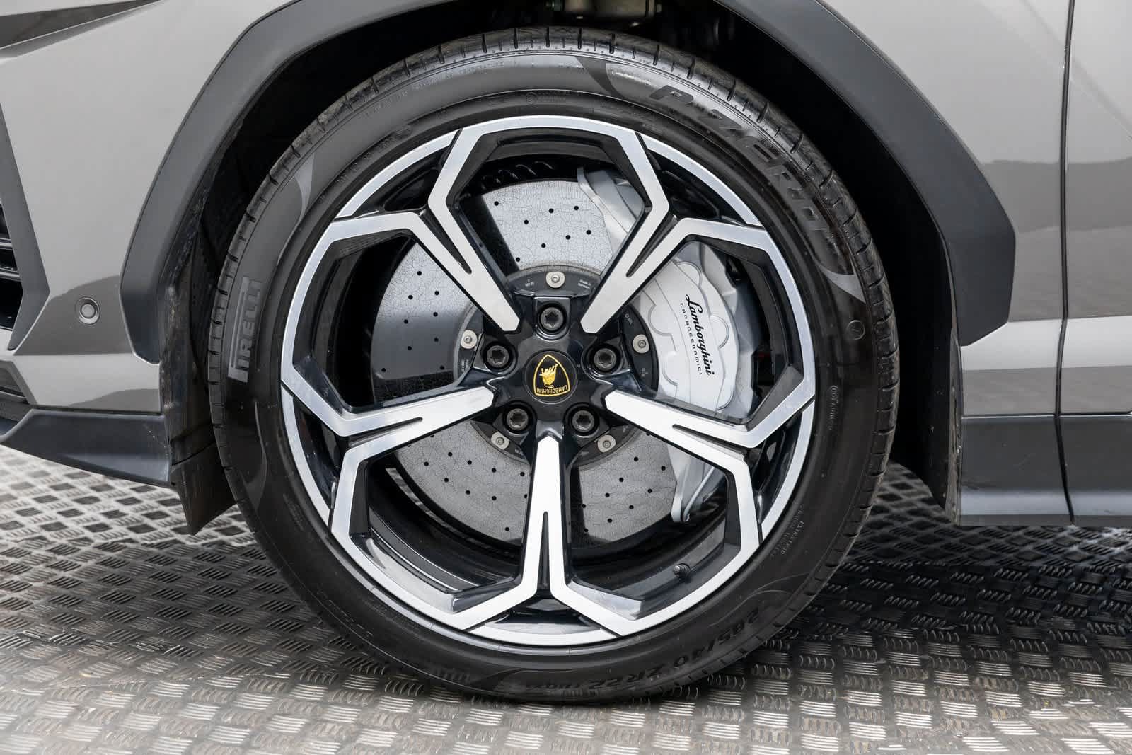 Used 2022 Lamborghini Urus AWD/4WD image 7