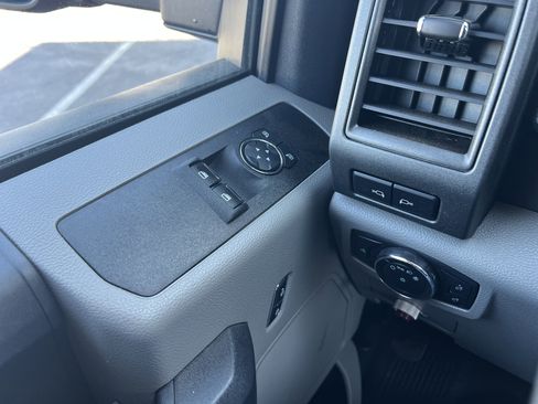 Used 2022 Ford F550 4x4 Regular Cab Super Duty image 15