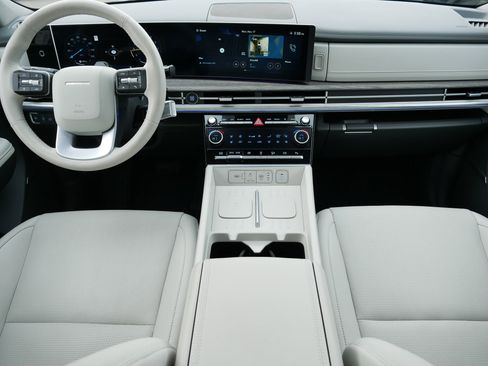 Used 2025 Hyundai Santa Fe Limited image 10