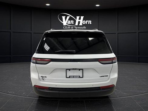 Used 2023 Jeep Grand Cherokee Limited w/ Luxury Tech Group II image 13