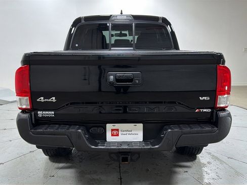 Certified 2017 Toyota Tacoma SR5 image 4