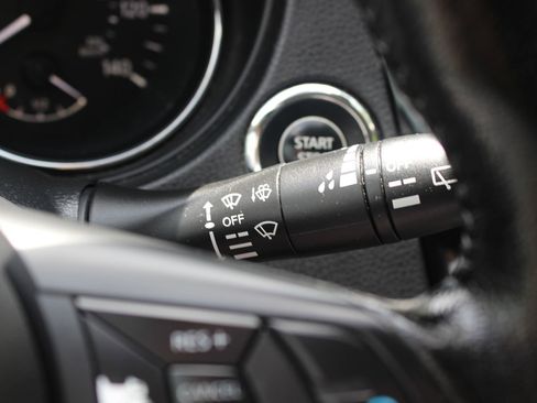 Used 2020 Nissan Rogue SV w/ Premium Package image 22