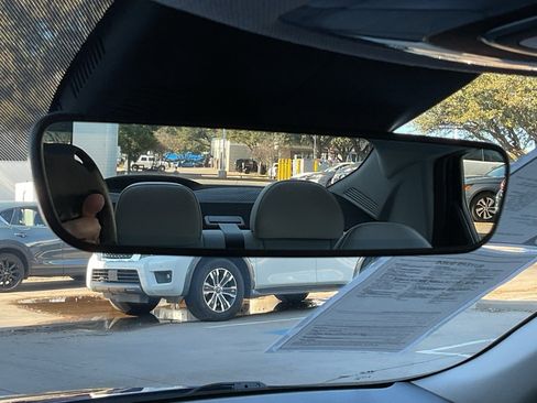 Used 2025 Hyundai Elantra Limited image 28