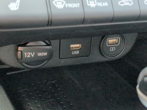 Used 2022 Hyundai Elantra Limited FWD image 25