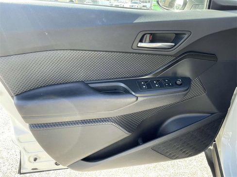 Used 2018 Toyota C-HR XLE image 15
