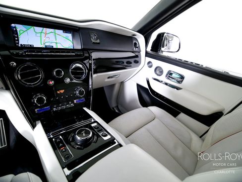 Used 2021 Rolls-Royce Cullinan Black Badge AWD/4WD image 15
