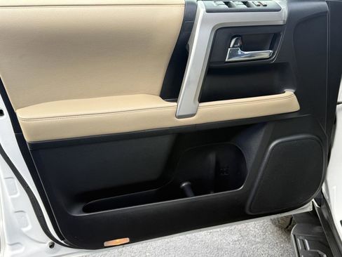 Used 2016 Toyota 4Runner SR5 Premium image 7