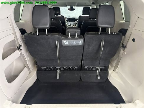 Used 2019 Chrysler Pacifica Touring-L image 14