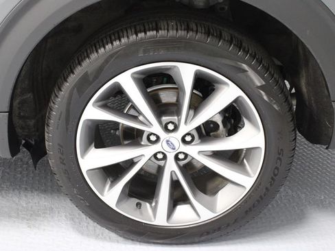 Certified 2025 Ford Explorer Platinum w/ Ultimate Package AWD/4WD image 19