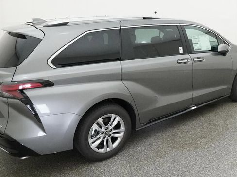 New 2026 Toyota Sienna Limited FWD image 9