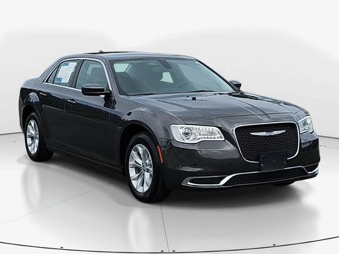 Used 2023 Chrysler 300 Touring RWD image 2