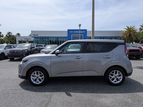 Used 2023 Kia Soul LX w/ LX Technology Package FWD image 6