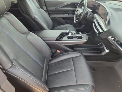 Used 2025 Cadillac Lyriq Sport AWD/4WD image 13