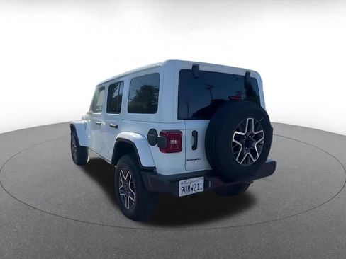 Used 2025 Jeep Wrangler Unlimited Sahara AWD/4WD image 11
