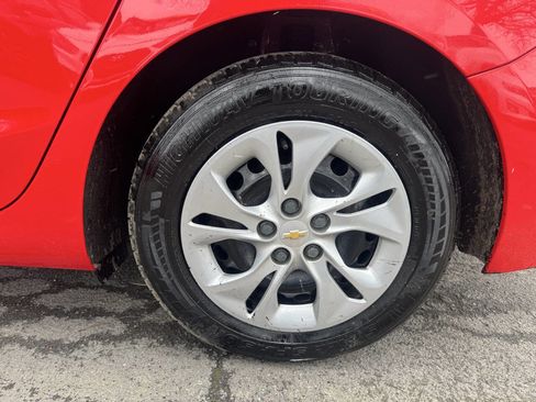 Used 2019 Chevrolet Cruze Sedan image 2