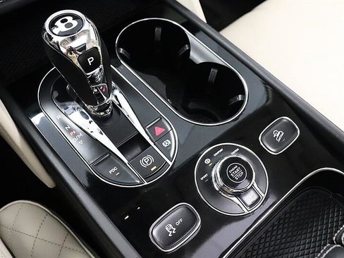 Used 2019 Bentley Bentayga AWD/4WD image 36