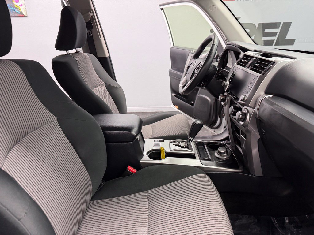 Used 2024 Toyota 4Runner SR5 AWD/4WD image 50