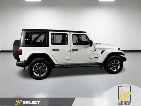 Used 2022 Jeep Wrangler Unlimited Sahara w/ Safety Group AWD/4WD image 6