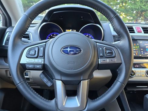 Used 2017 Subaru Outback 2.5i Limited image 3