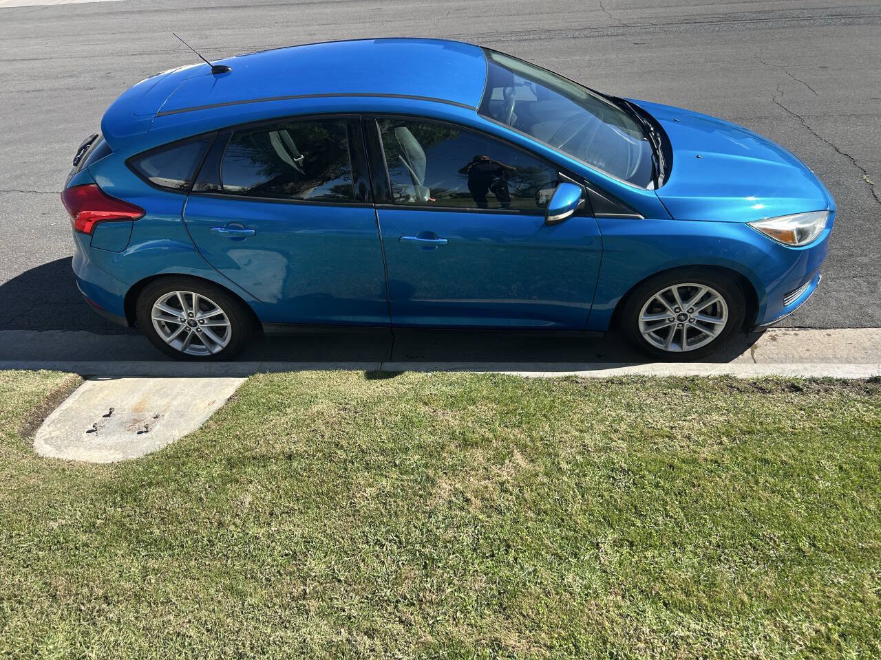 Used 2016 Ford Focus SE w/ Reverse Sensing Package FWD image 3