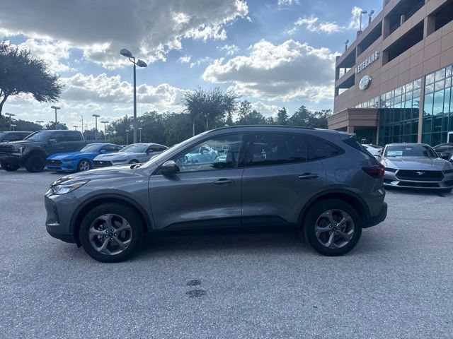 Used 2025 Ford Escape ST-Line Select AWD/4WD image 2