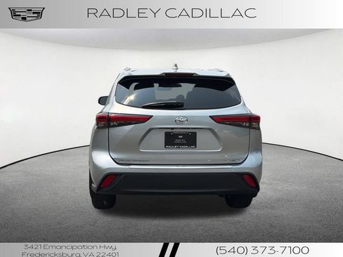 Used 2020 Toyota Highlander XLE AWD/4WD image 19
