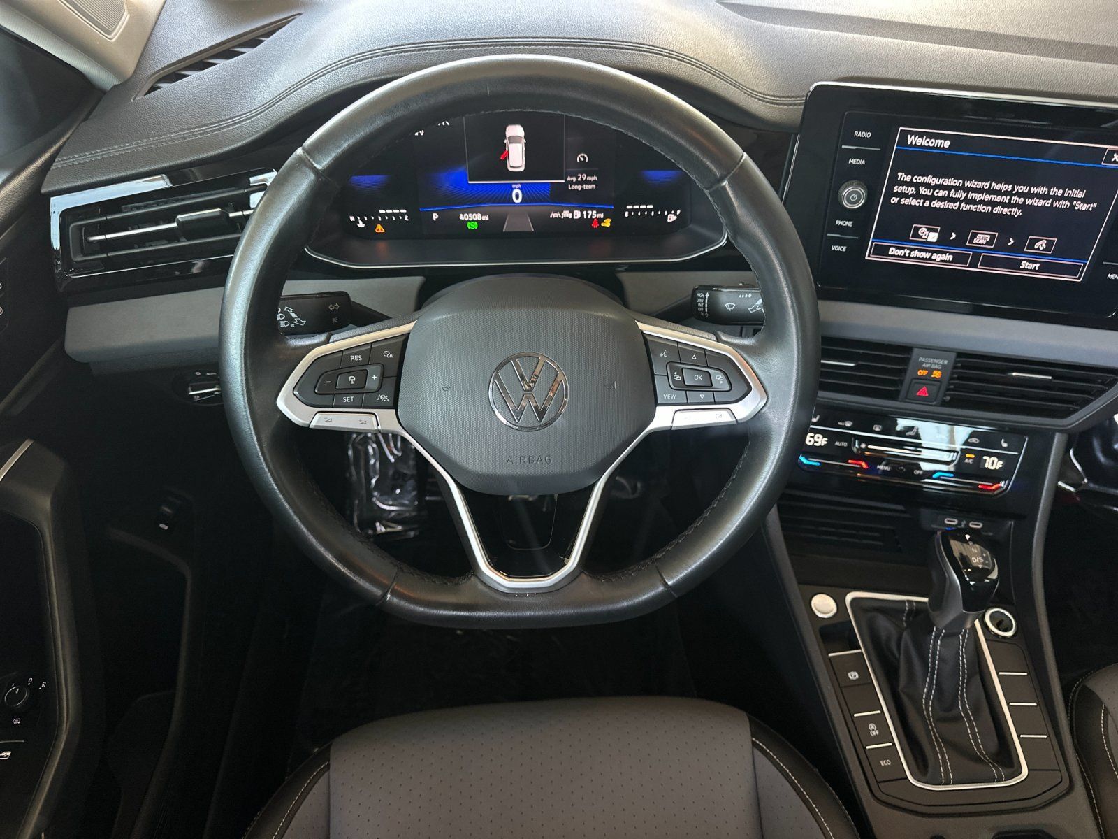 Used 2025 Volkswagen Jetta SE FWD image 13