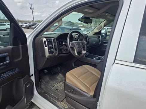 Used 2019 GMC Sierra 2500 Denali w/ Duramax Plus Package AWD/4WD image 14