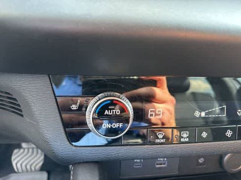 Used 2024 Mitsubishi Outlander SE image 11