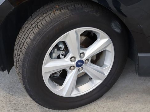 Used 2017 Ford Edge SE image 38