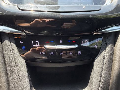 Used 2021 Cadillac XT6 Premium Luxury AWD/4WD image 24