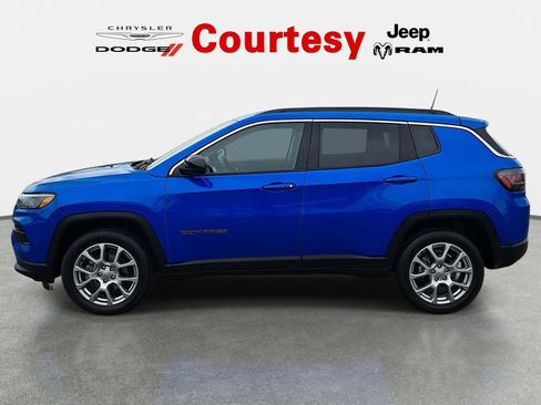 Certified 2022 Jeep Compass Latitude w/ Sun and Sound Group image 6