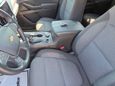 Used 2023 Chevrolet Traverse LT FWD image 27