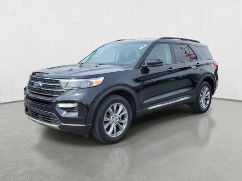 Used 2023 Ford Explorer XLT w/ Equipment Group 202A AWD/4WD image 4